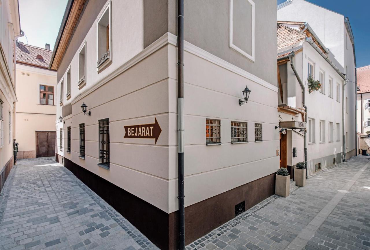 Soho Apartmanház Gyor Ngoại thất bức ảnh