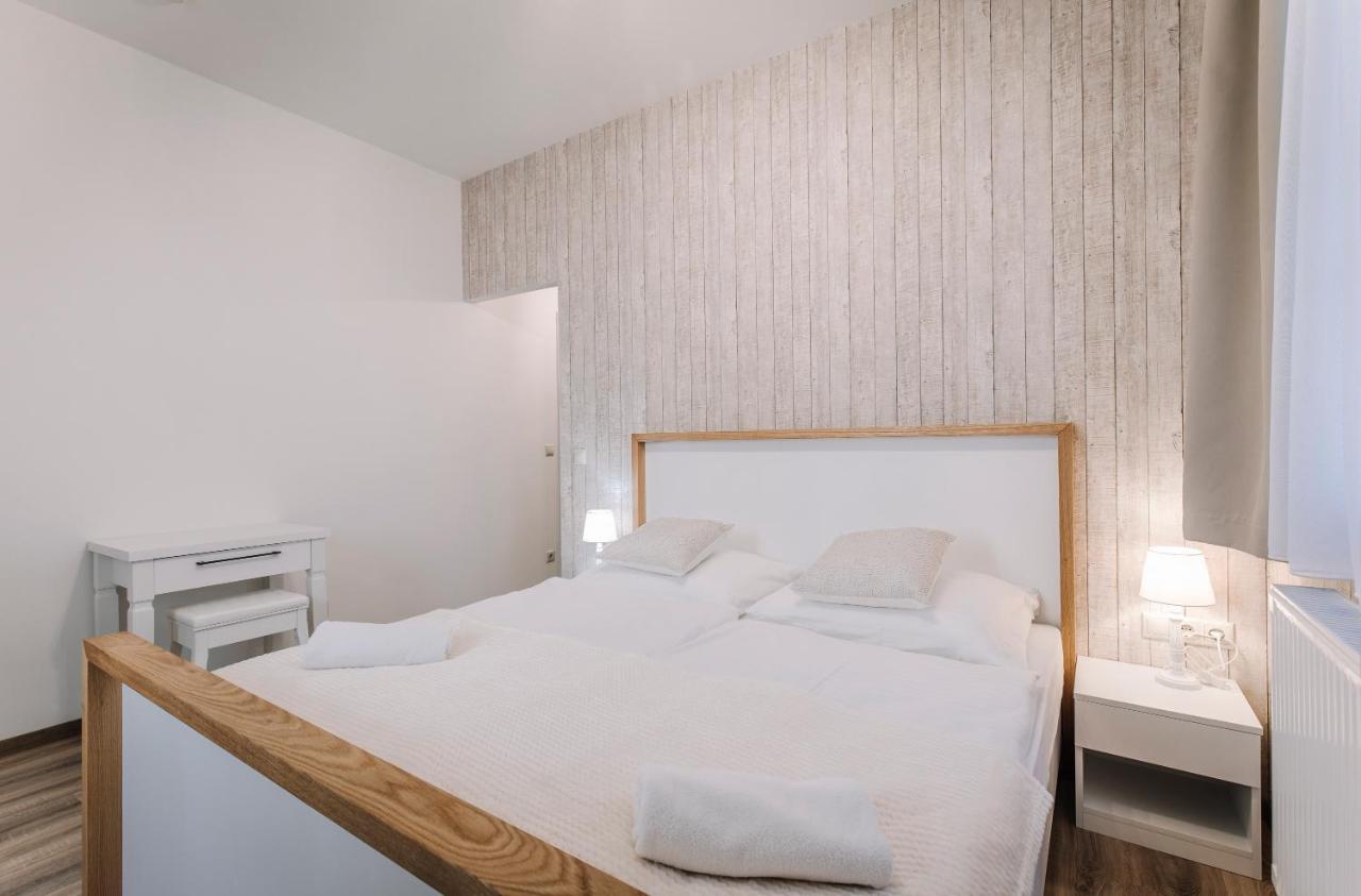 Soho Apartmanház Gyor Ngoại thất bức ảnh
