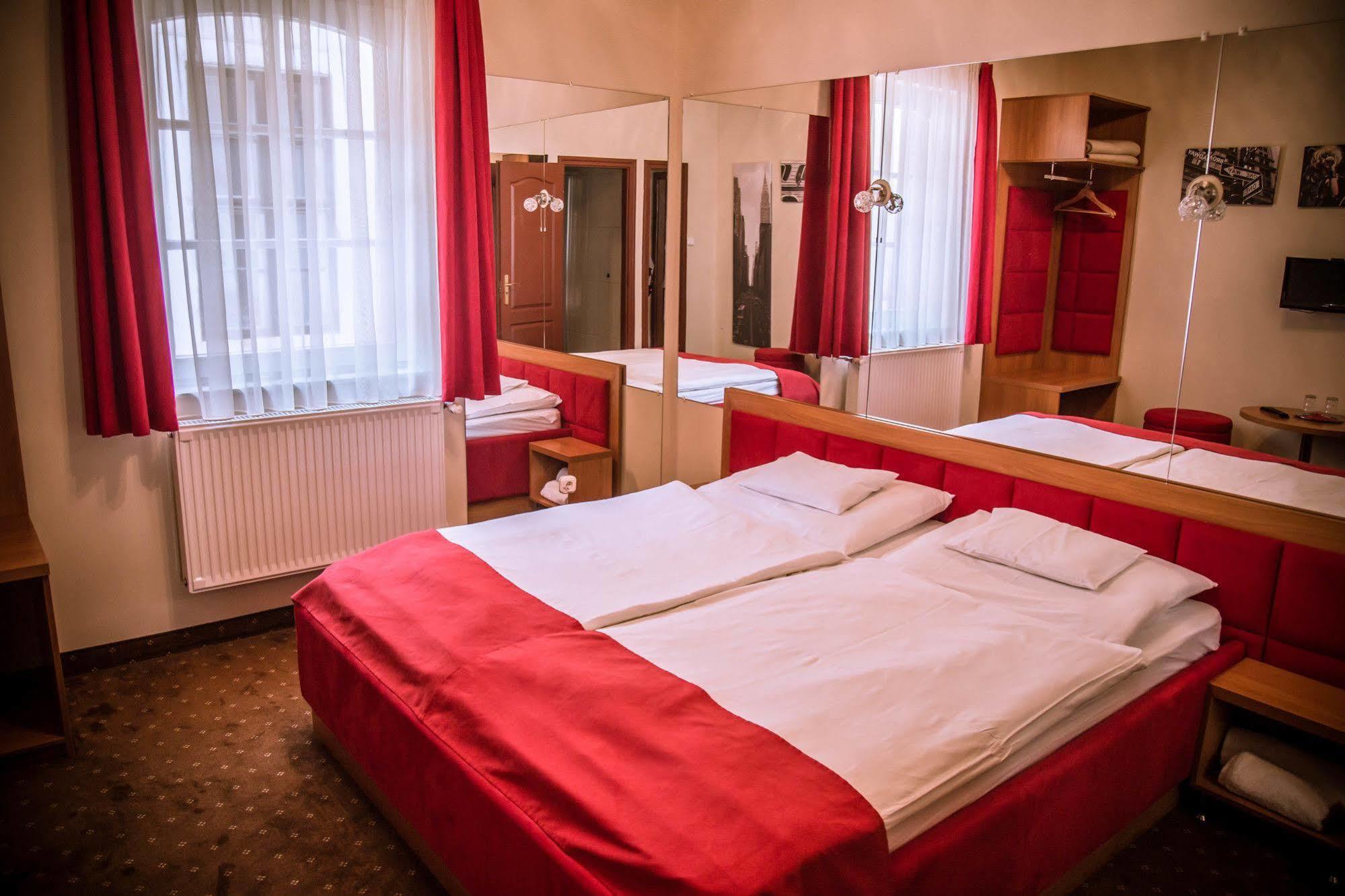 Soho Apartmanház Gyor Ngoại thất bức ảnh